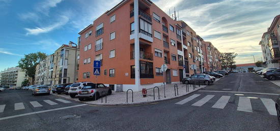 Arrendamento de Apartamento T2  na rua Manuel de Almeida e Vasconcelos, 191