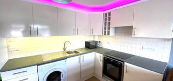 4 bed flat to rent