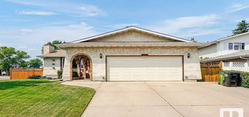 8004 182nd St NW, Edmonton, AB T5T 0Z8