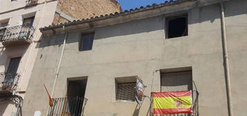 Casa adosada en venta en Avda/ Bartolomé Esteban, 24, Alcañiz