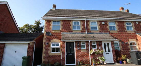 Flat to rent in Spring Gardens, Theale RG7