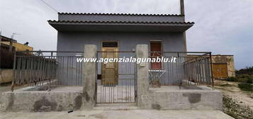 Casa singola con due garage