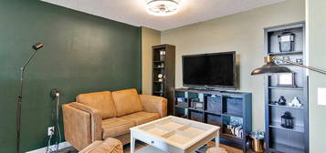 4944 SE Dalton Dr NW #205, Calgary, AB T3A 2E6