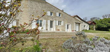 Maison de caractère idéale pour deux familles