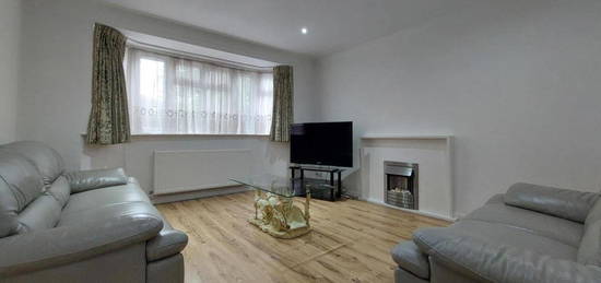 Detached house to rent in Woodside Grange Road, Woodside Park, London N12