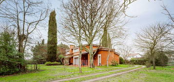 Maison 2 étages meublée  à louer, 7 pièces, 6 chambres, 230 m²