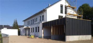 Erstbezug: Preiswerte 6-Raum-Doppelhaushälfte mit gehobener Innenausstattung in Burgau