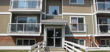 5812 S 61st St #105, Red Deer, AB T4N 6H4