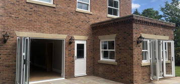 5 bed detached house to rent