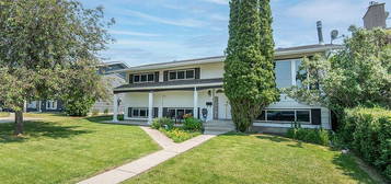 19 W Opal Ave, Red Deer, AB T4P 1S9