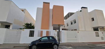 Casa adosada en venta en Calle Romero (chaparral), Albolote