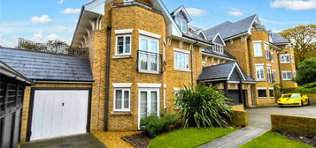 Flat for sale in Old Park Road, Enfield, Middlesex EN2