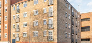 Flat for sale in Market Link, Romford RM1