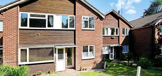 Flat to rent in Heath Close, New England Road, Haywards Heath, West Sussex RH16