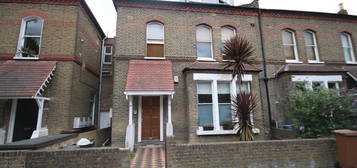 3 bed flat to rent