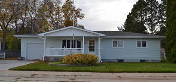 1416 Black Hills Ave, Alliance, NE 69301