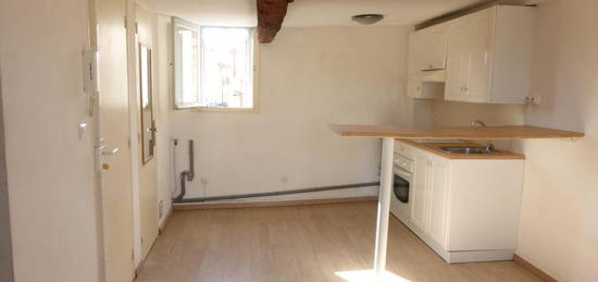 Studio  à louer, 1 pièce, 25 m², Étage 3/–