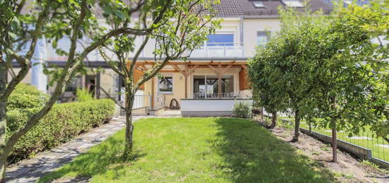 Willkommen zuhause: Sofort beziehbares RMH mit Garten und einer Garage in Innenstadtlage