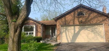 371 Selby Cres, Newmarket, ON L3Y 6E2