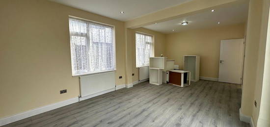 Bungalow to rent in The Vale, Heston, Hounslow TW5