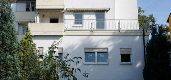 Gut geschnittene Wohnung mit großzügiger Terrasse und Balkon