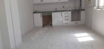 MAHMUTBEY CADDESİNE YAKIN MESAFEDE 2+1 115M2 2000000TL