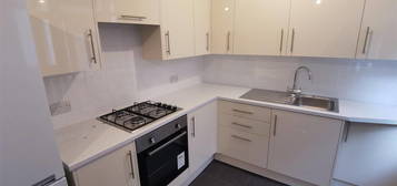 Terraced house to rent in Riley Road, Brighton BN2