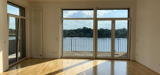 Neuwertige 4-Zimmer-Wohnung mit Balkon und Weserblick in Bremen Überseestadt