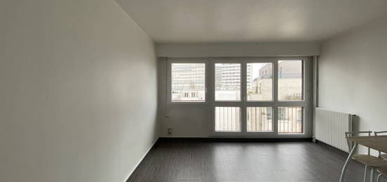 Studio  à louer, 1 pièce, 26 m², Étage 6/–