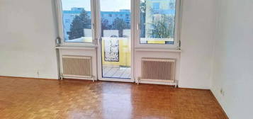 Helle 3 Zimmer Wohnung mit Balkon