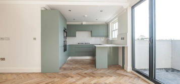 Flat for sale in Rosebank Road, London W7