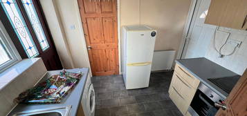 Flat to rent in Fiennes Close, Dagenham RM8