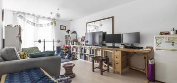 Flat for sale in 1 Salamanca Place, London, Vauxhall SE1