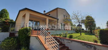 Villa unifamiliare, ottimo stato, 400 m², Agazzi, Arezzo