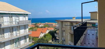 800 mt. Spiaggia Bilocale con Balcone Vista Mare