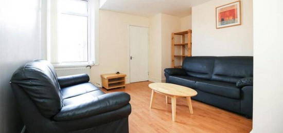 6 bedroom flat to rent