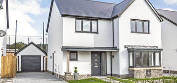 4 bed detached house for sale