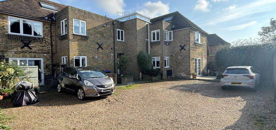 Flat to rent in The Old Coachworks, Sandwich, Kent CT13