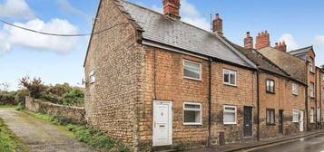 End terrace house to rent in South Street, Crewkerne TA18