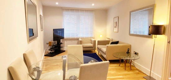 Flat to rent in Pepys Street, London EC3N