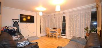 Flat to rent in The Avenue, Wembley HA9