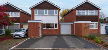 3 bedroom link detached house for sale