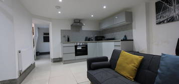 2 bed flat to rent