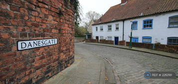 2 bedroom terraced house