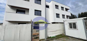 Apartamento T2 em Nogueira da Regedoura