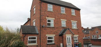 4 bed semi-detached house to rent