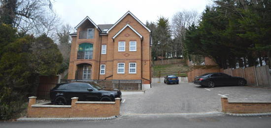 Flat to rent in Welcomes Road, Kenley, Purley CR8