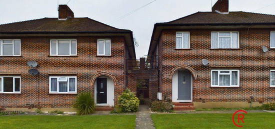 Flat to rent in Southbourne Gardens, Eastcote HA4