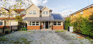 5 bed detached house for sale