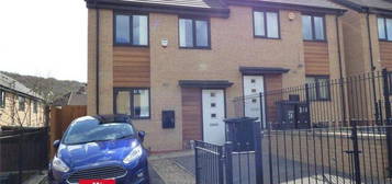 3 bed semi-detached house to rent